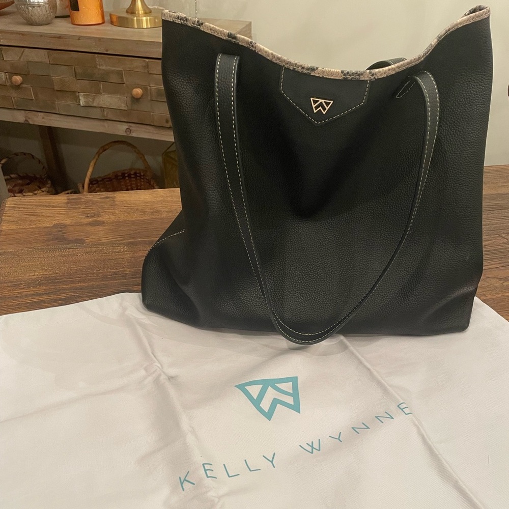 Kelly Wynne Essential Tote